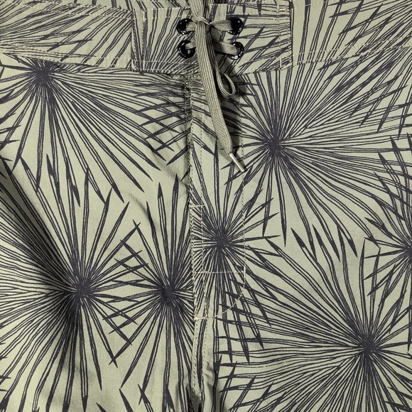 North Face board shorts swim trunks - Picture 4 of 10